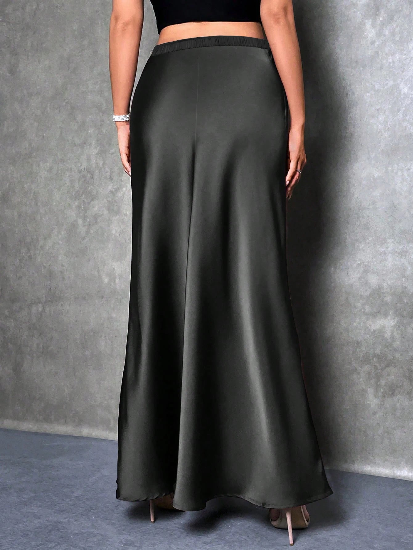 Plus-Size Women's Elegant Solid Color Flared Skirt, Elastic Waist at the Back, with Pockets